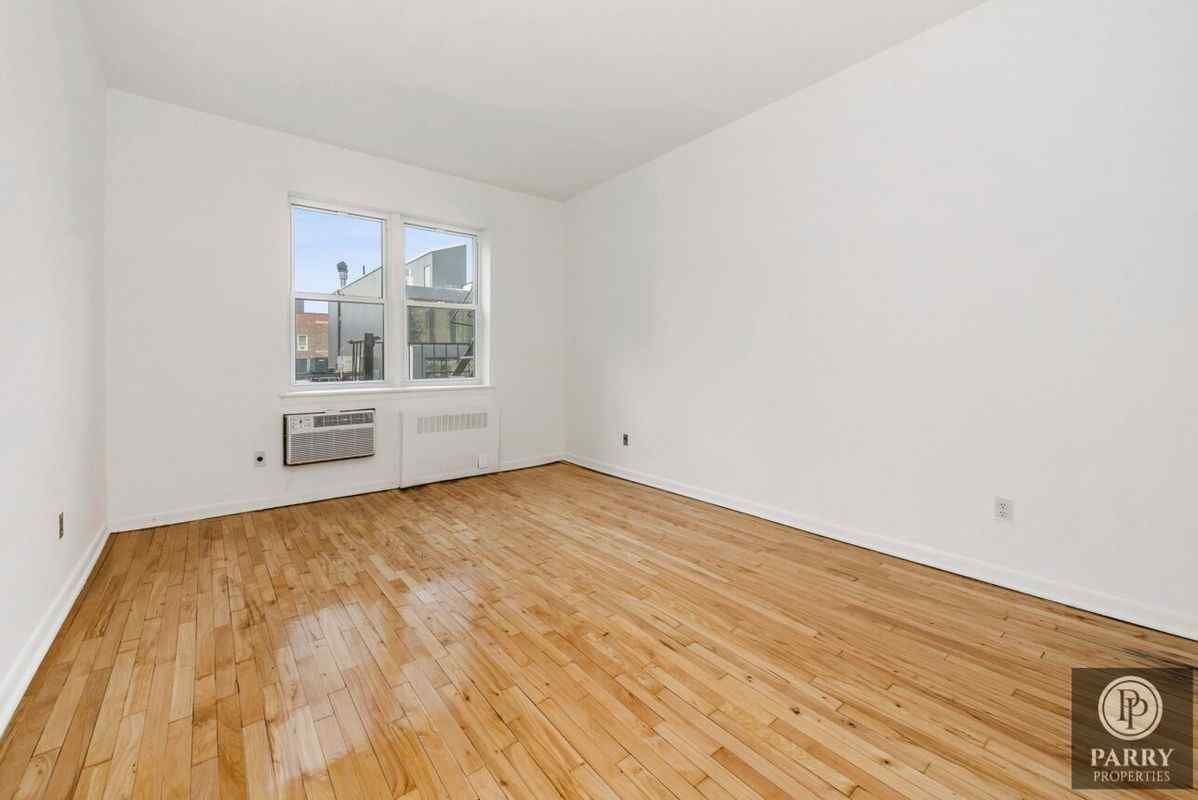 Самые дешевые квартиры февраля. Манхэттен, Нью-Йорк.