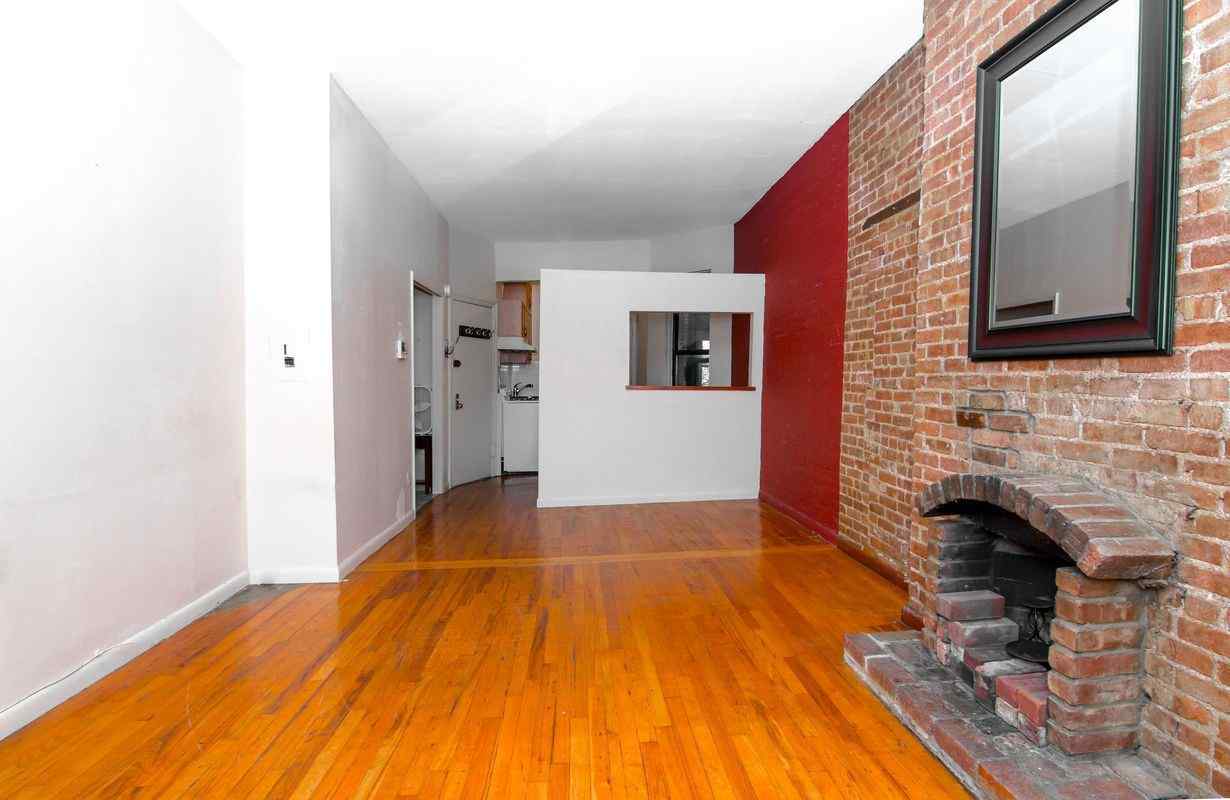 Самые дешевые квартиры октября. Манхэттен, Нью-Йорк.
