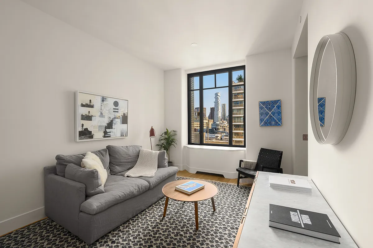110 Charlton Street 20E