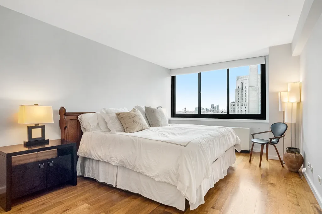 515 East 72nd Street 25E